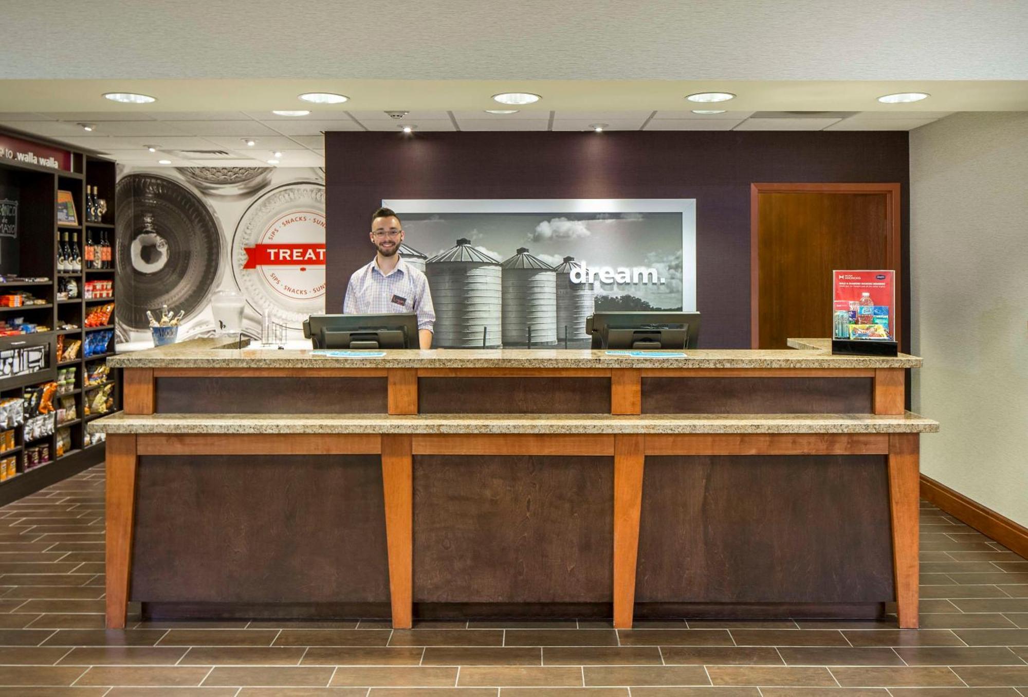 Hampton Inn & Suites By Hilton Уала Уала Екстериор снимка